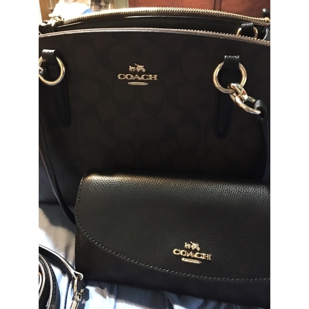 Matching coach set - Picture 2 of 3