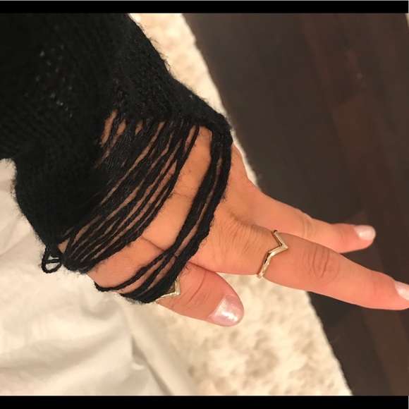 Cute smiley face sweater with rips - Picture 2 of 4