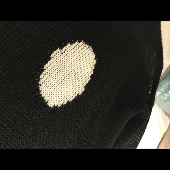 Cute smiley face sweater with rips - Picture 4 of 4