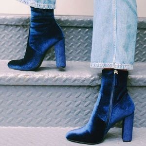 Steve Madden royal blue velvet ankle bootie