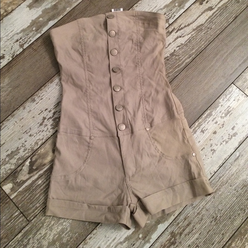 NWT Body Central Sleeveless Romper Size Medium