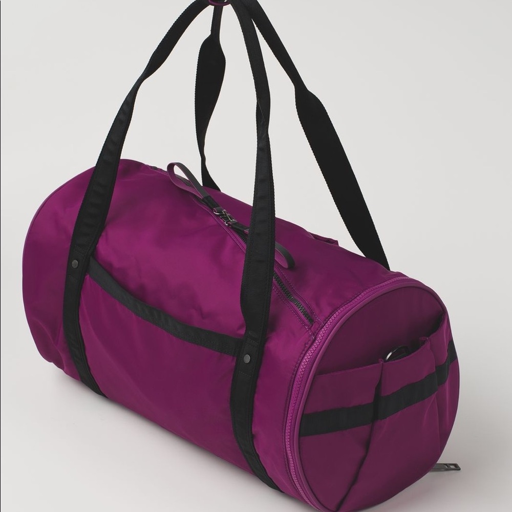 Lululemon "run ways duffle"