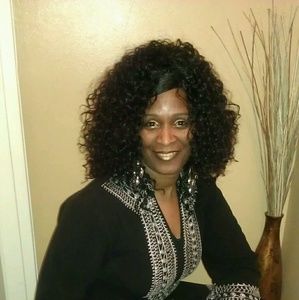 Meet your Posher, Saundra