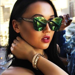 Mirrored Green Color Changing Sunglasses