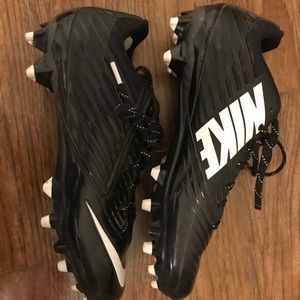 Men's 9.5 Nike football cleats