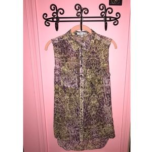 Jennifer Lopez sleeveless tunic