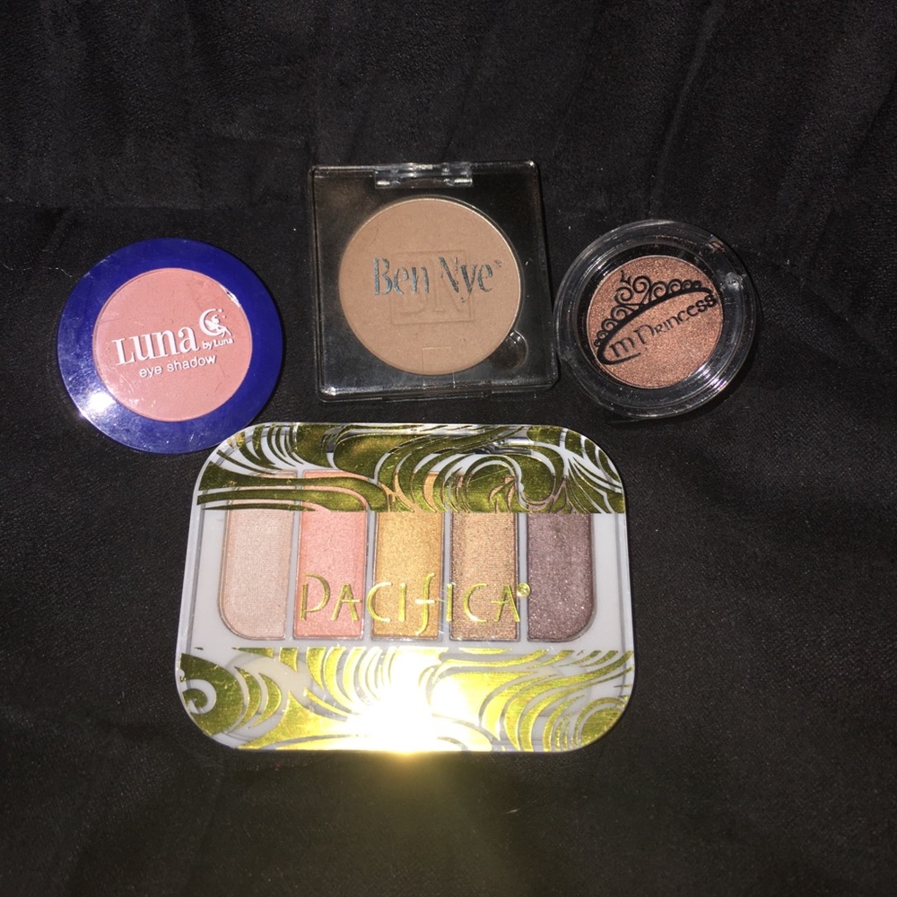 Eyeshadow and contour pan bundle