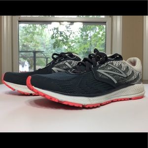 WOMENS NEW BALANCE 9