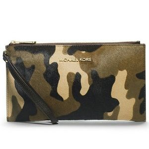 Mk wristlet  camo