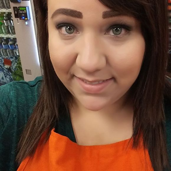 Meet your Posher, Loretta - Picture 1 of 1