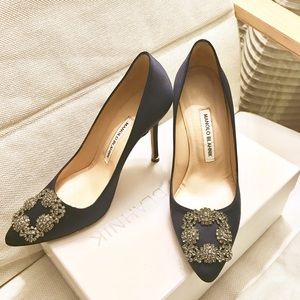 Manolo Blahnik Hangisi Navy Satin Pump 37.5