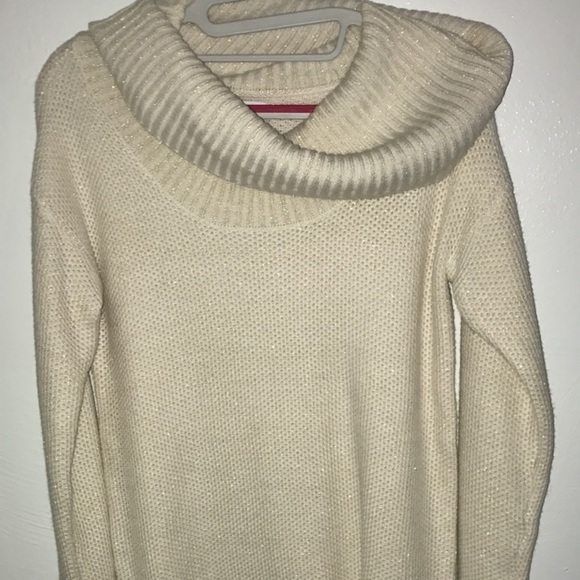White Sweater - Picture 1 of 2