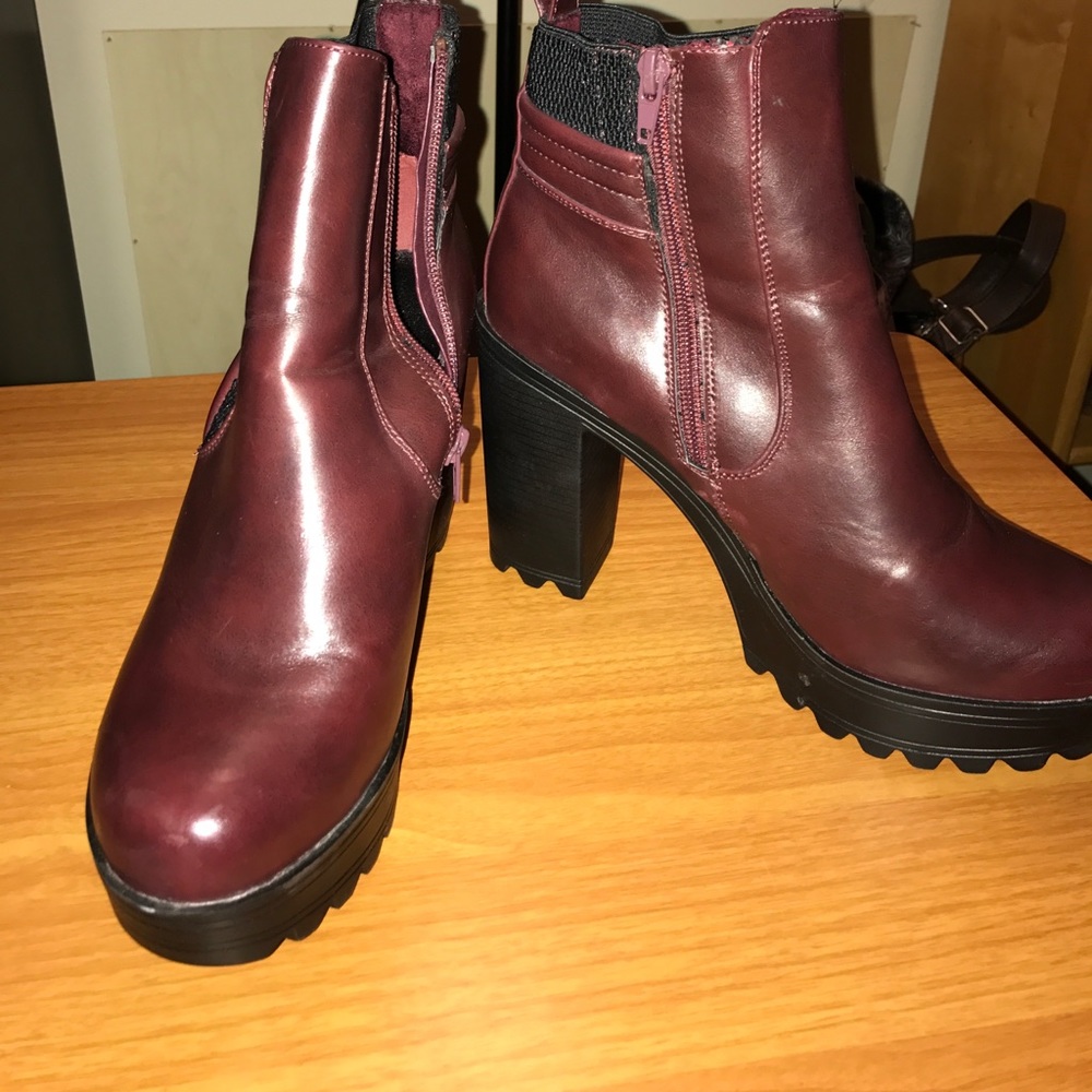 Call It Spring faux leather heel boots Size8.5