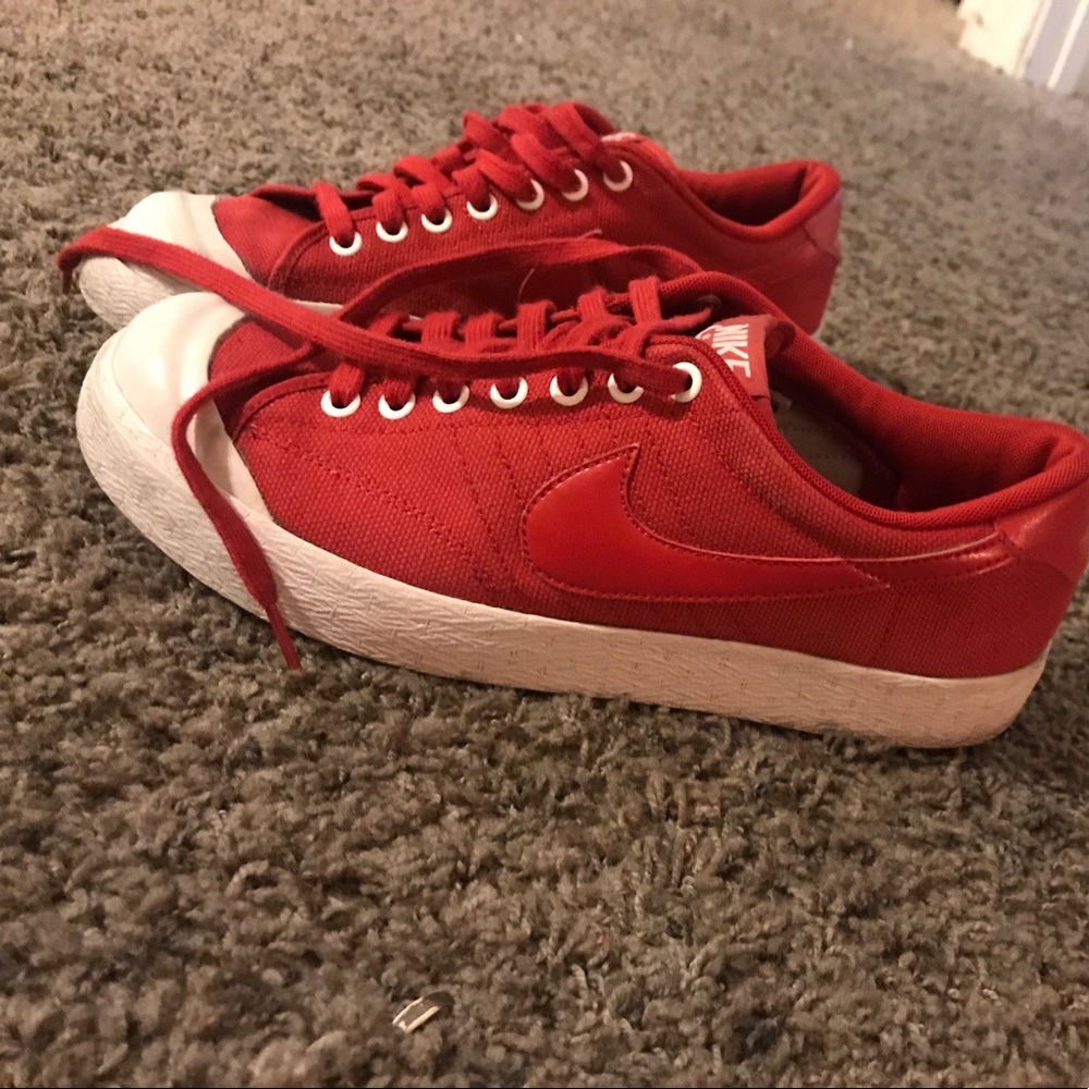 Nikes - Picture 2 of 2