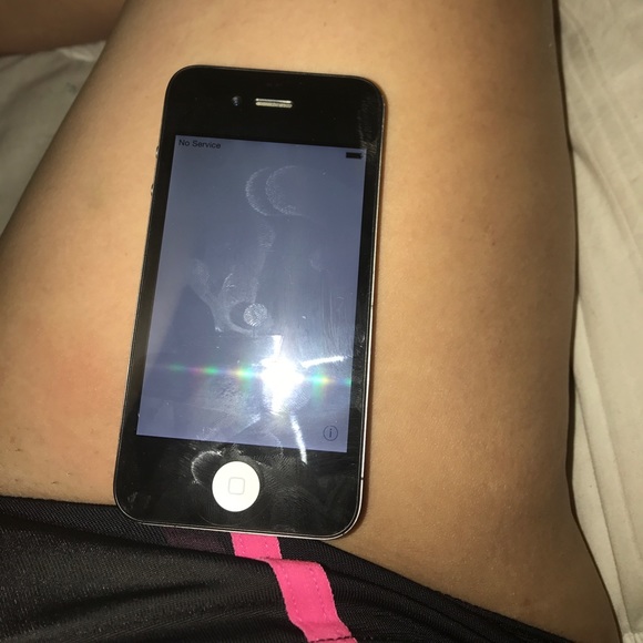 iPhone 4 - Picture 2 of 3