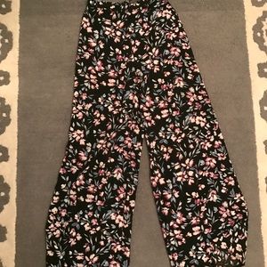 Kendall & Kylie high waisted floral pants small