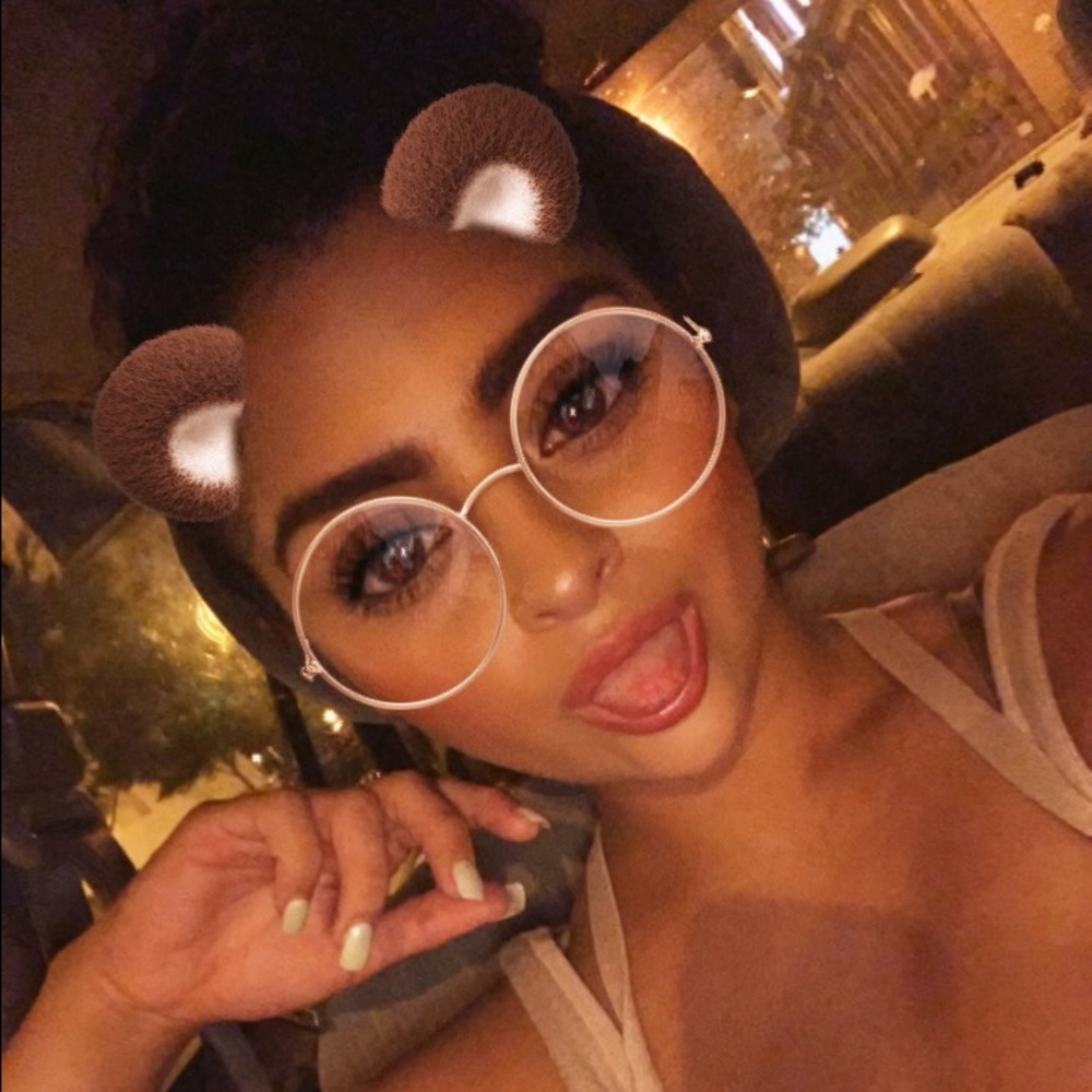 Meet your Posher, Vanessa