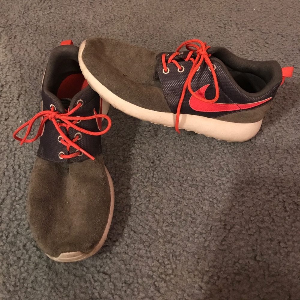 Nike roshe running shoes