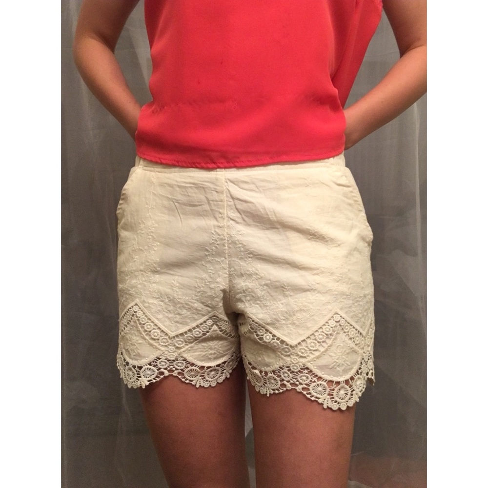 💕Lace Shorts in Cream!💕 Size Medium