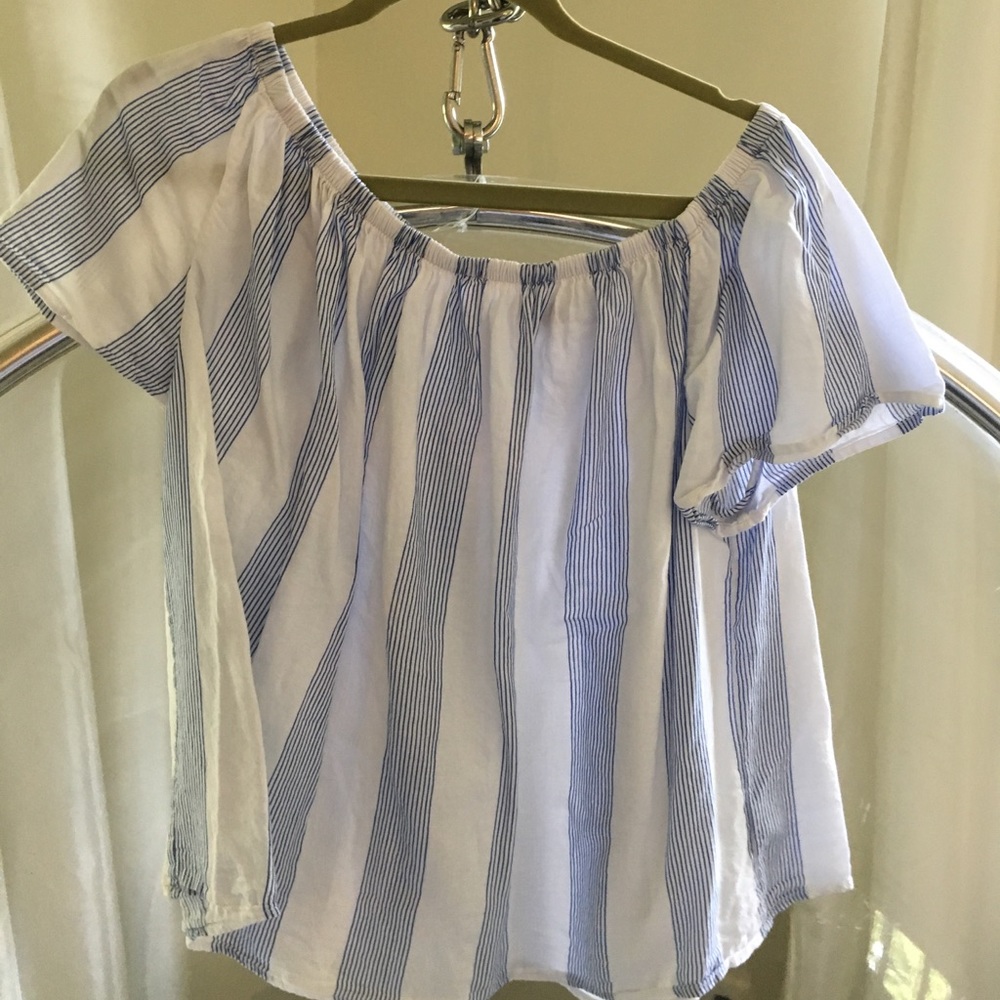 GAP pen strip off the shoulder top