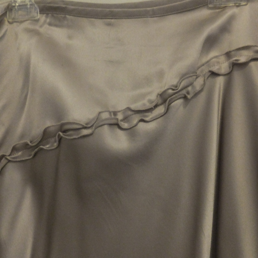 Elegant and Flirty Taupe Silk Skirt by Walter - Picture 3 of 12