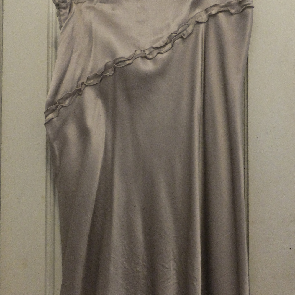 Elegant and Flirty Taupe Silk Skirt by Walter - Picture 7 of 12