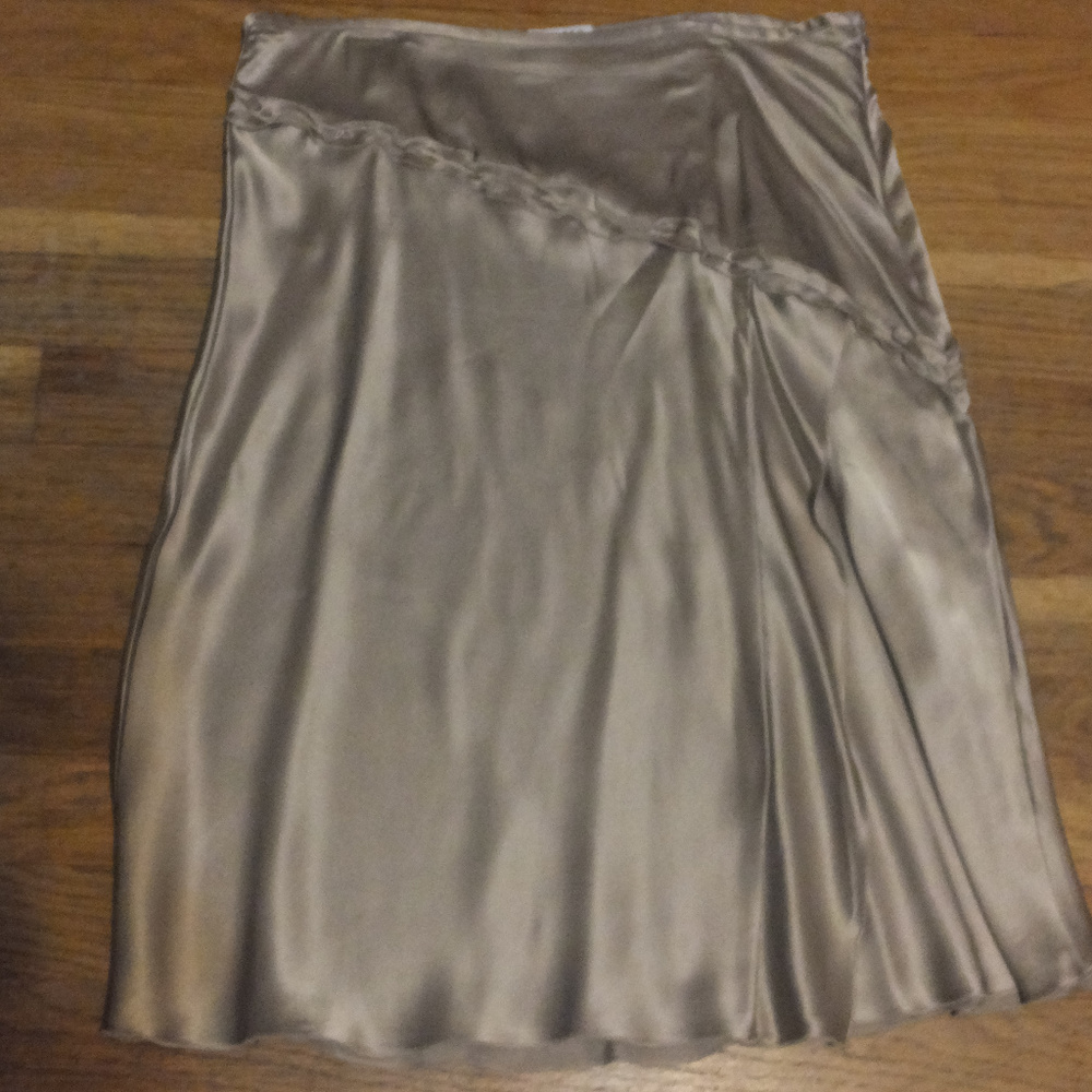 Elegant and Flirty Taupe Silk Skirt by Walter - Picture 2 of 12