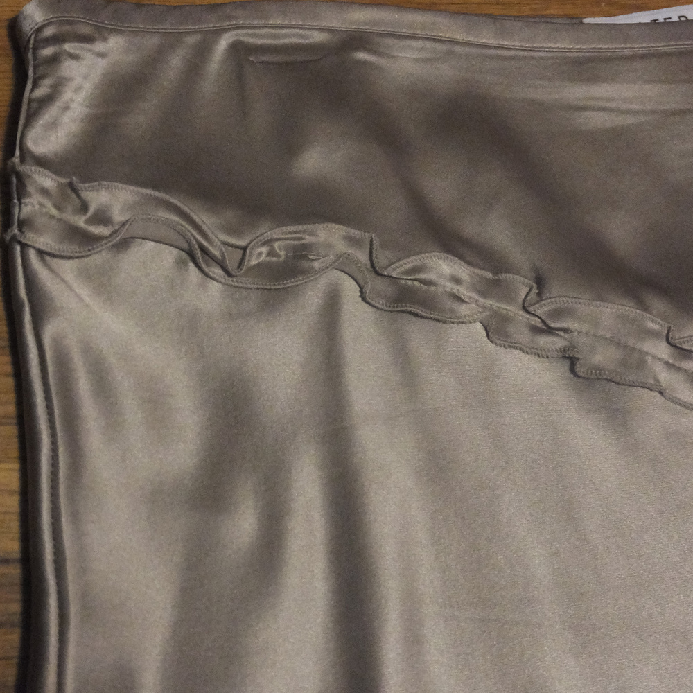 Elegant and Flirty Taupe Silk Skirt by Walter - Picture 6 of 12