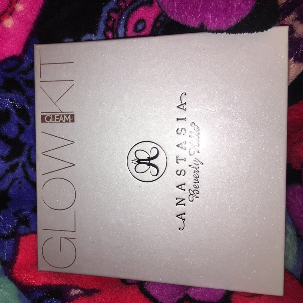 SOLD 🚫 Anastasia Beverly Hills Glow "Glem" kit