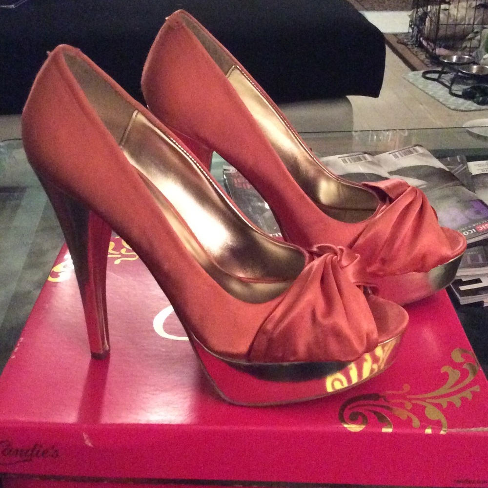 Coral Pumps With Knot!