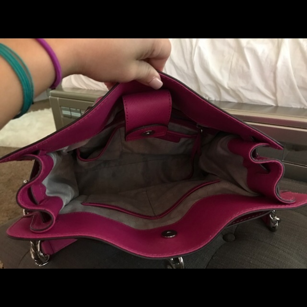 Michael Kors Raspberry Large Hamilton 💕 - Picture 4 of 5