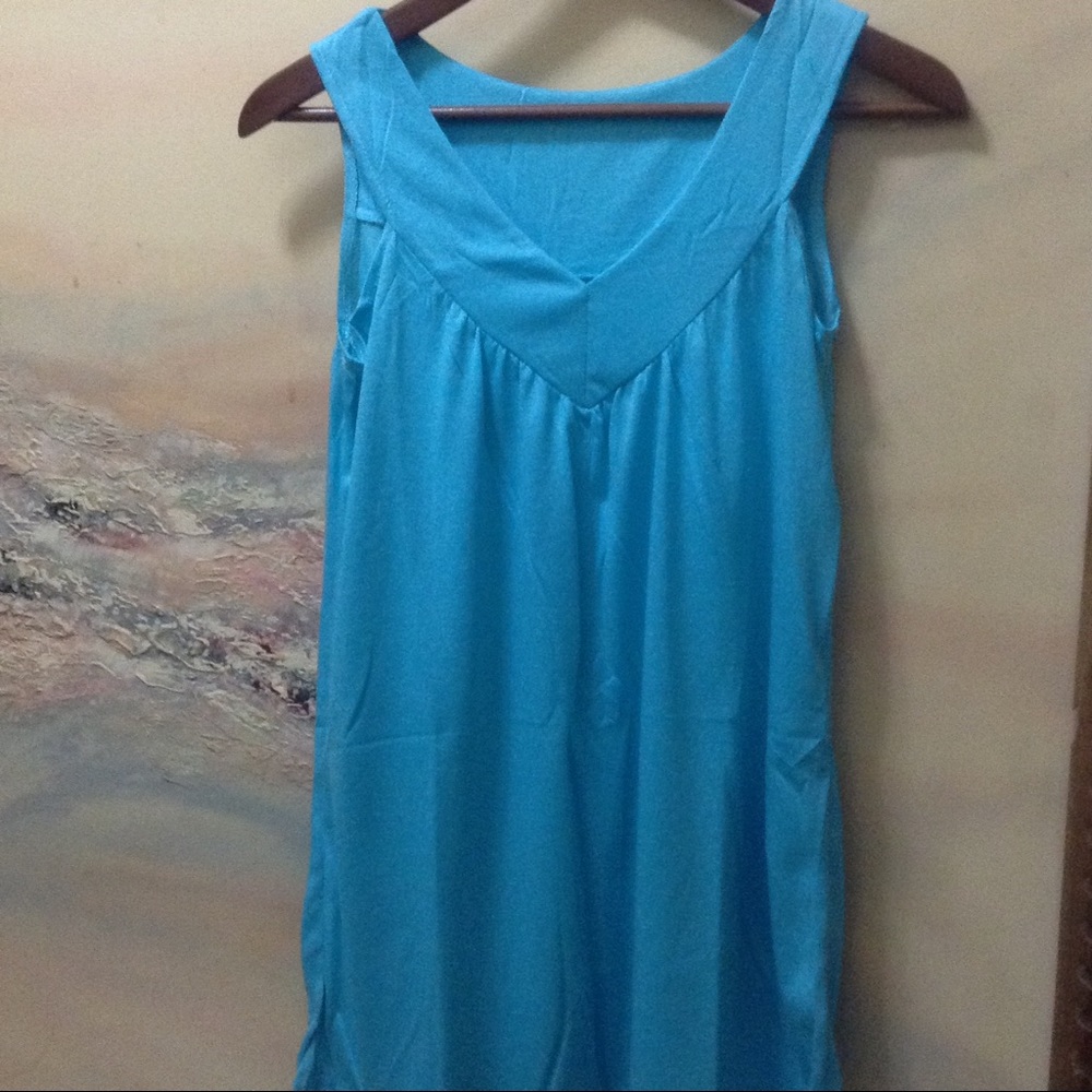 π Sleeveless Casual V Tunic - Picture 2 of 2