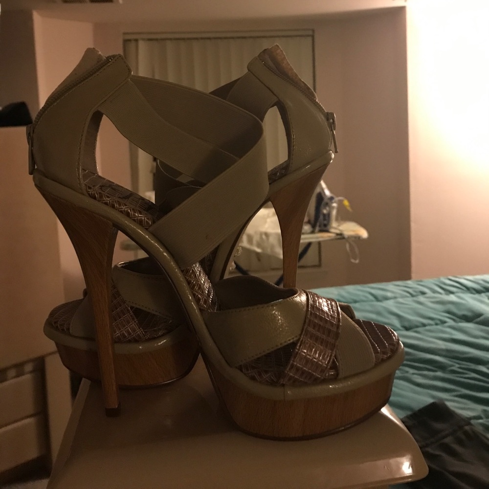 Very high heel!!