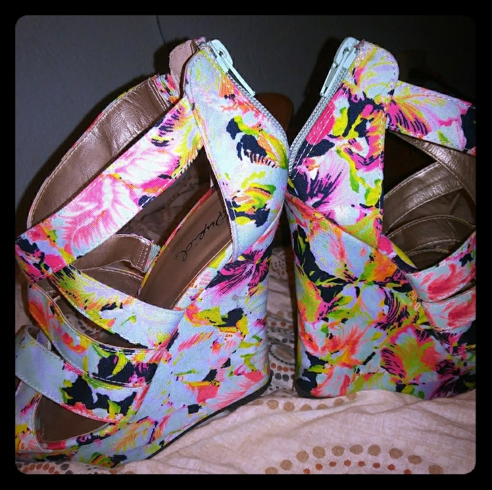 Qupid sky high heel zip up wedges
