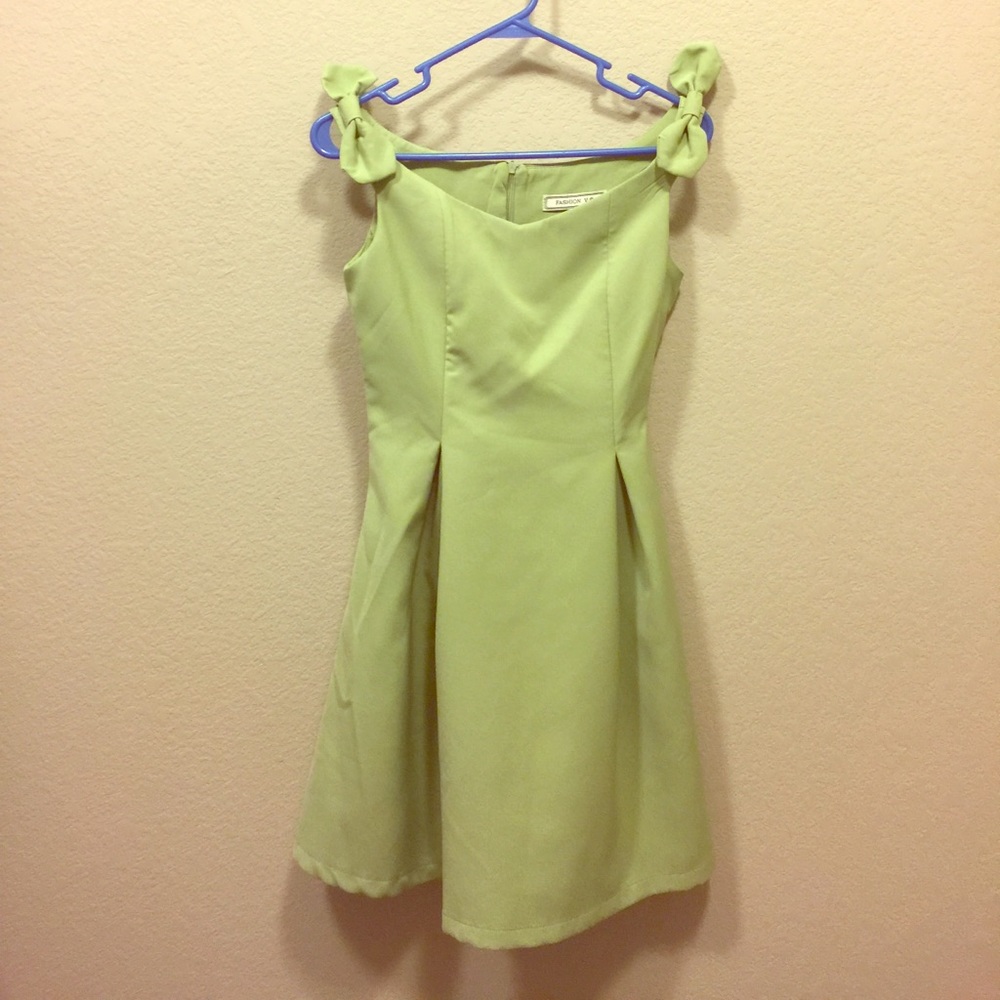 Baby Green Sleeveless Prom Dress