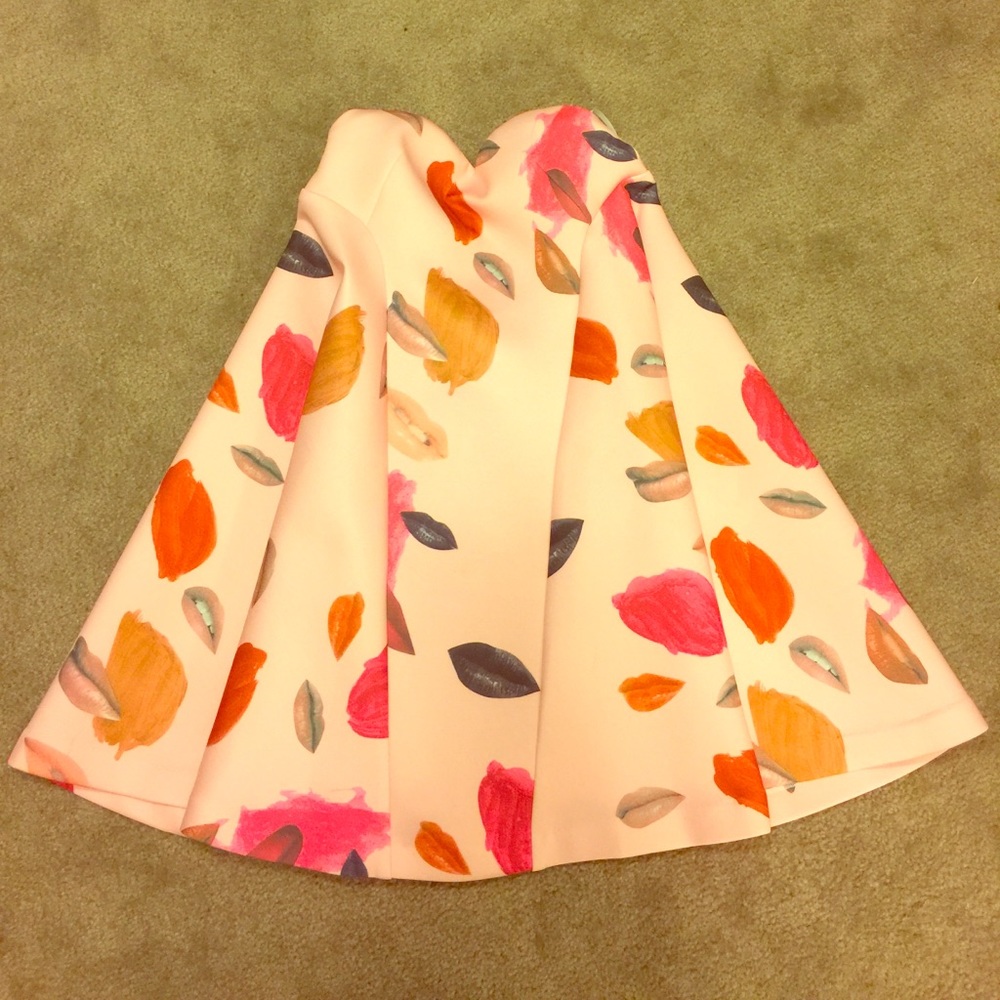 Strapless Backless Lip-Print Dress