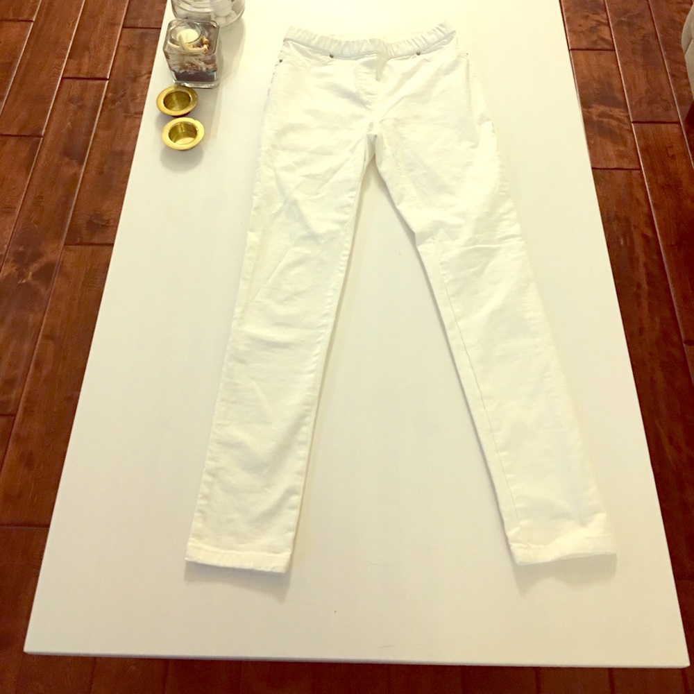 White skinny jeans 💕