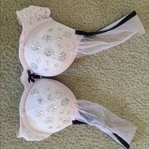 Beautiful Victoria Secret bra size 34B