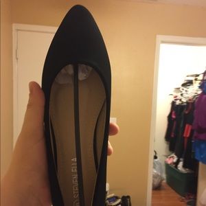 Brand new pointy black flats