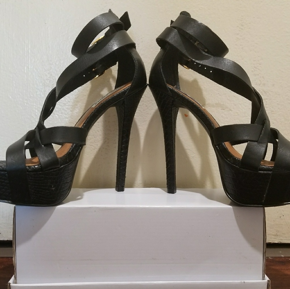 Steve Madden Strappy Platform Sandal