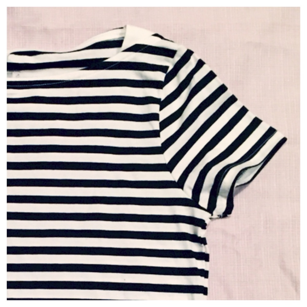 **SOLD** (NWOT) black & white striped tee