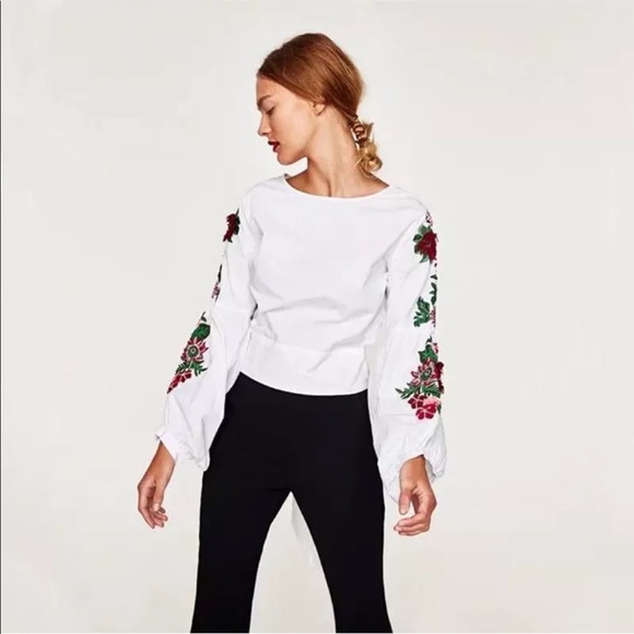 🌹5🌟Fave! “Sevilla” Embroidered Bell Sleeve Top - Picture 2 of 8