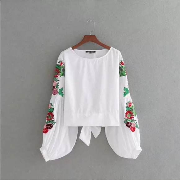 🌹5🌟Fave! “Sevilla” Embroidered Bell Sleeve Top - Picture 4 of 8