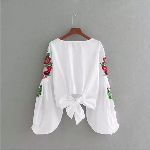 🌹5🌟Fave! “Sevilla” Embroidered Bell Sleeve Top - Picture 5 of 8