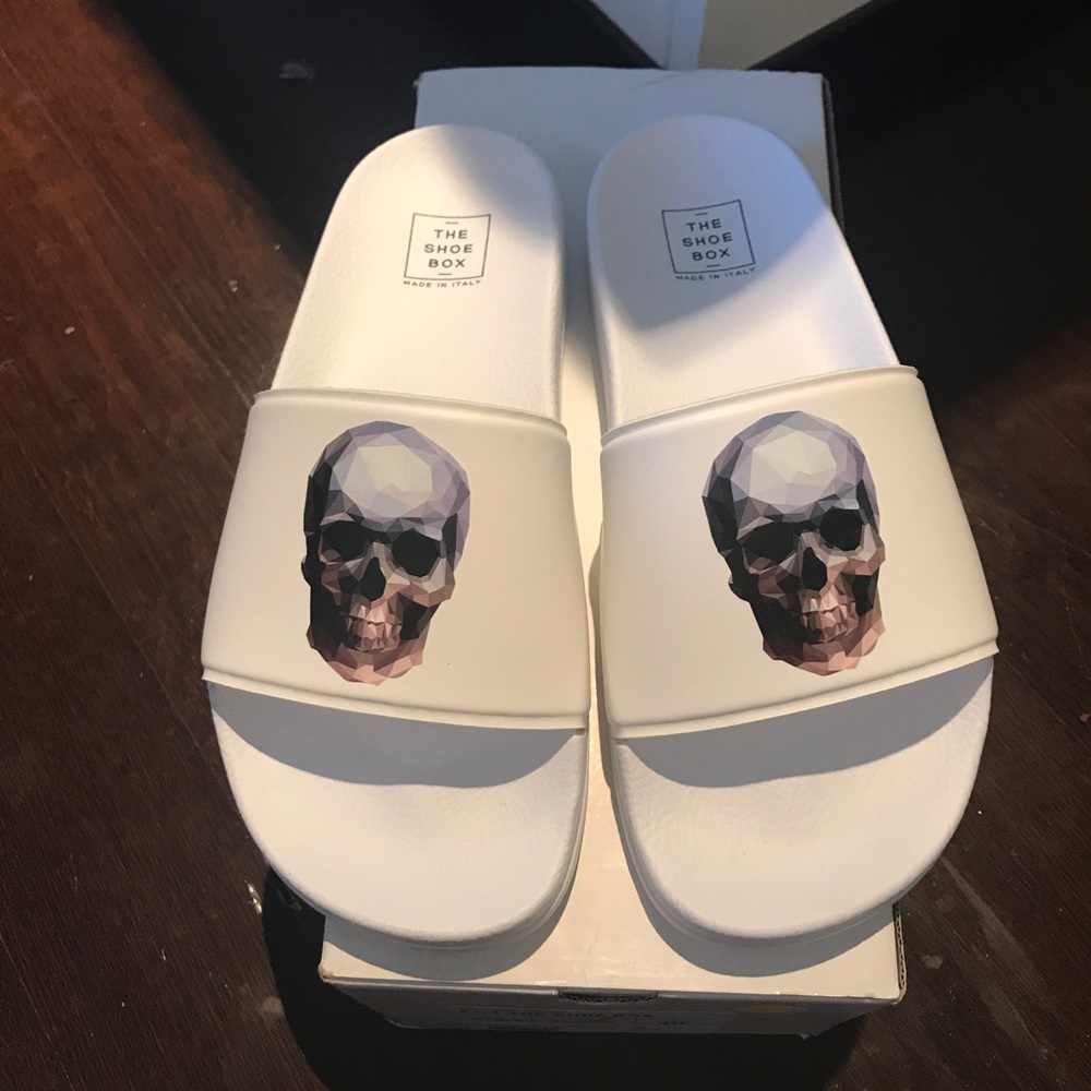 Skull pool slides, 39