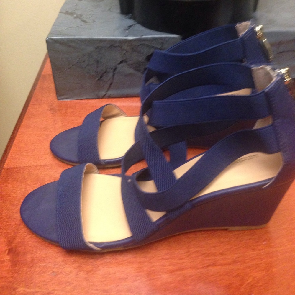 Liz Claiborne wedge heels navy