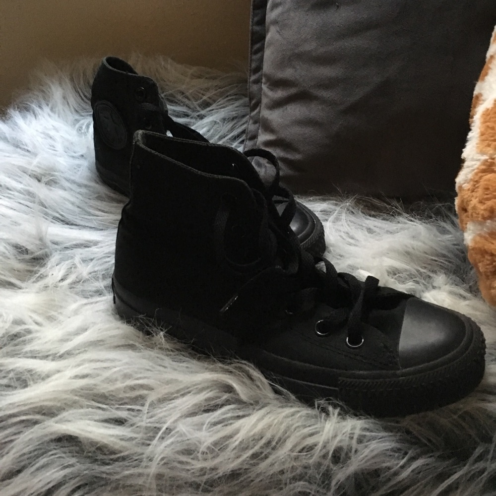 BARELY WORN! Black high top converse