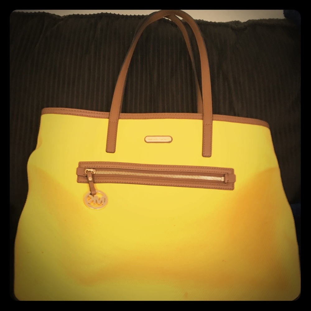 PRICE DROP!!!! MICHAEL KORS TOTE