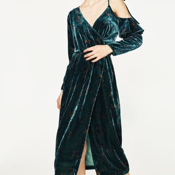 Zara Dresses & Skirts - ZARA Velvet Printed Dress