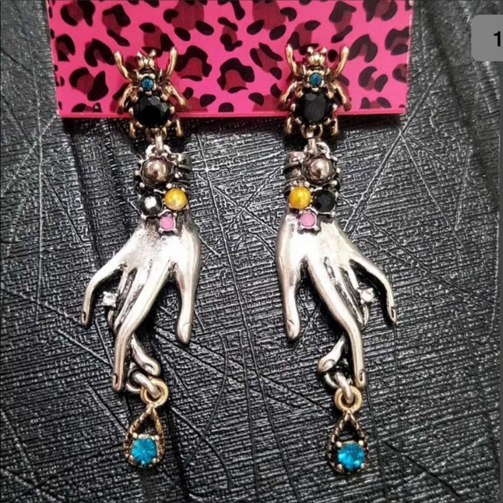 BOHEMIAN BETSEY JOHNSON SPIDER HAND GEM EARRINGS💍